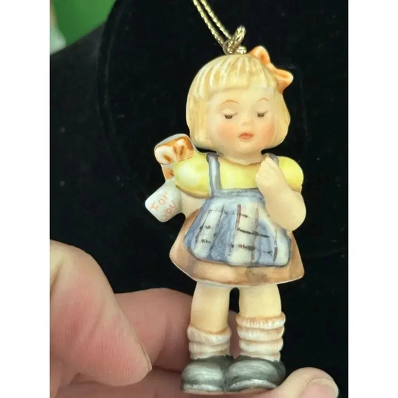 1997 Berta Hummel Goebel 'Surprise For You' Holiday Ornament - Picture 7 of 7
